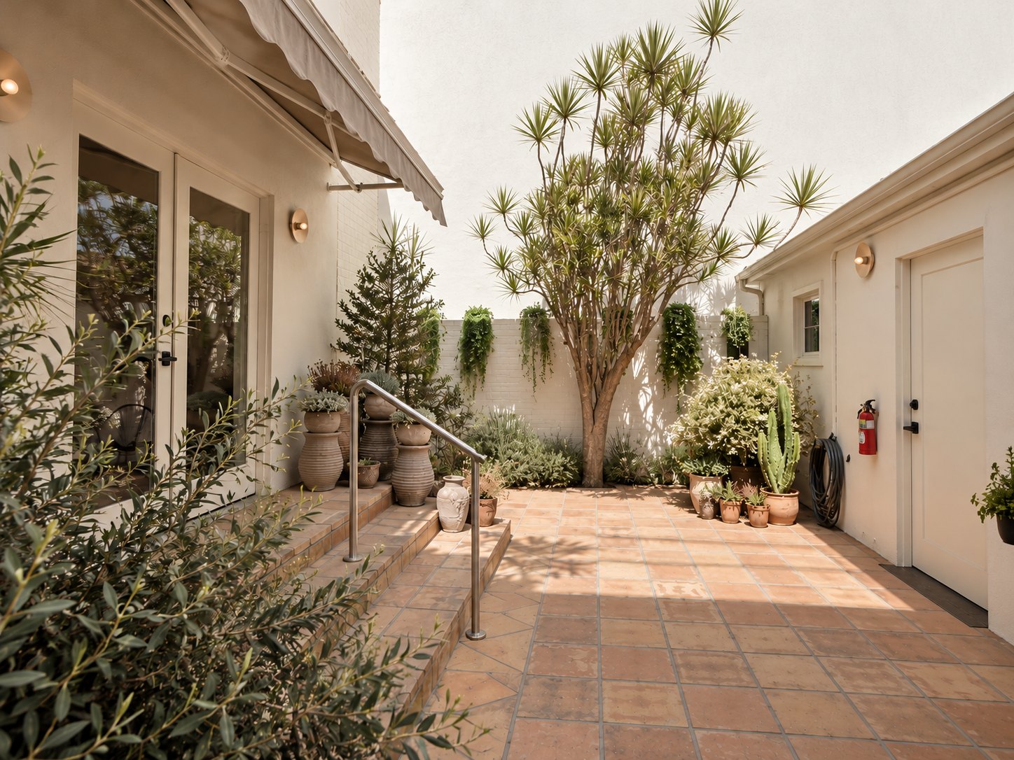 The ciēn courtyard